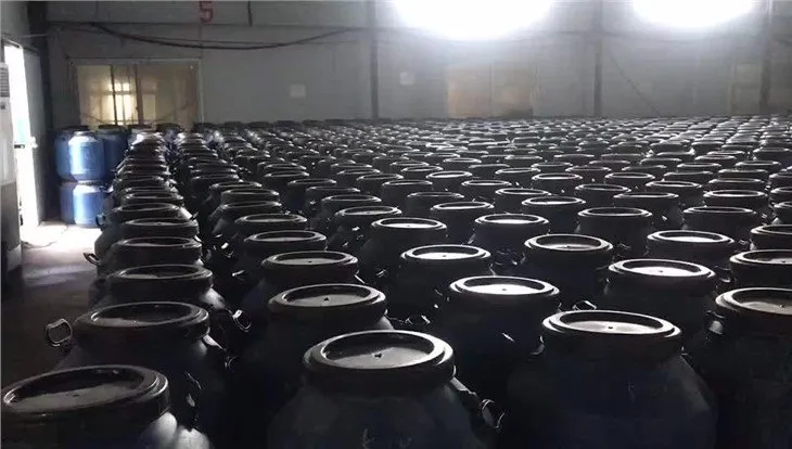 Drum packing white mushroom in drums